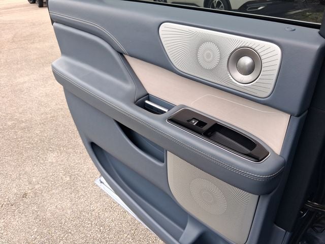 2022 Lincoln Navigator L Black Label