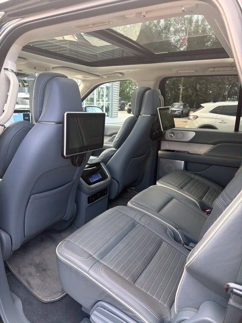 2022 Lincoln Navigator L Black Label