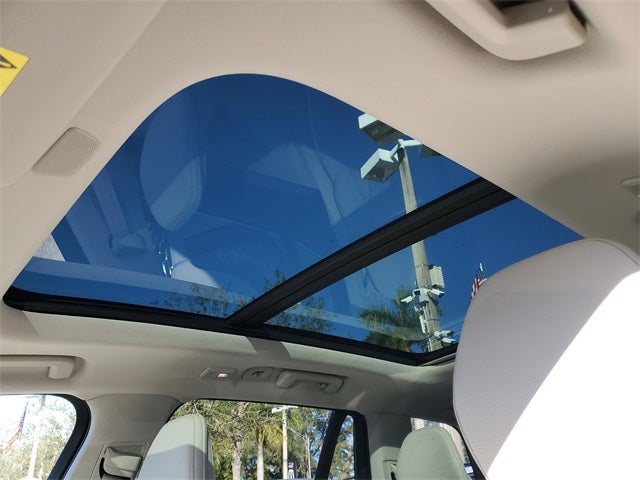 2023 Volvo XC90 B5 Plus