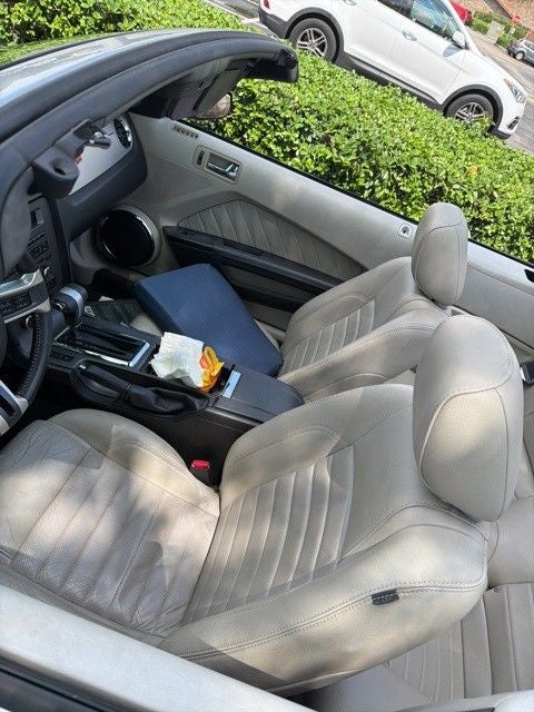 2010 Ford Mustang V6