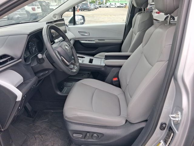 2025 Toyota Sienna XLE 8 Passenger