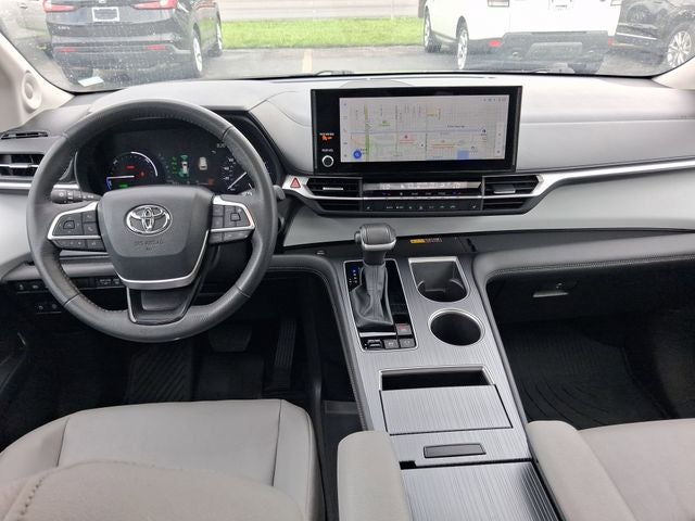 2025 Toyota Sienna XLE 8 Passenger