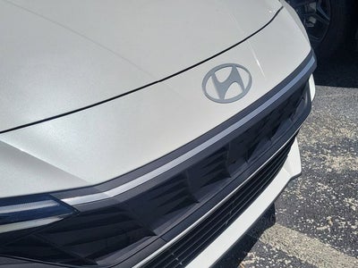 2025 Hyundai Elantra SE