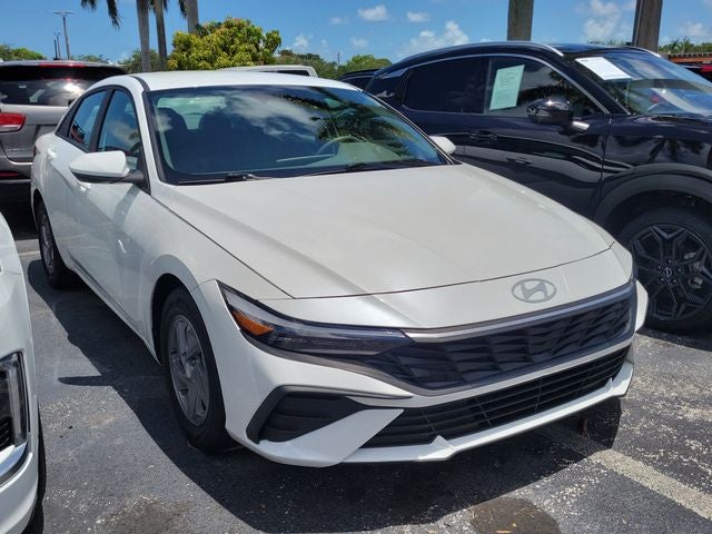 2025 Hyundai Elantra SE