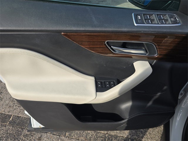 2017 Jaguar F-PACE 35t Prestige