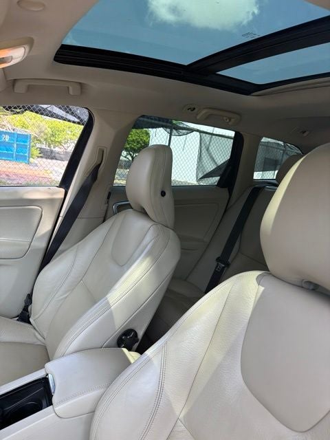 2014 Volvo XC60 T6 R-Design