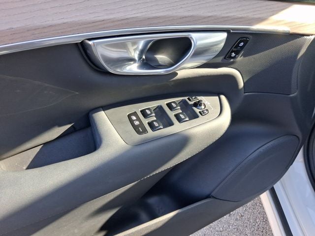2026 Volvo XC90 B5 Plus