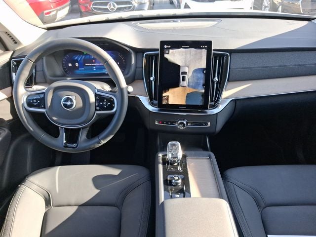 2026 Volvo XC90 B5 Plus