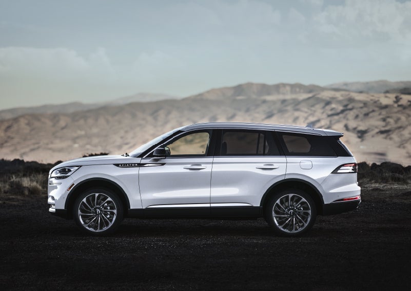 A Lincoln Aviator® SUV is parked on a scenic mountain overlook | Lincoln of Cutler Bay in Miami FL