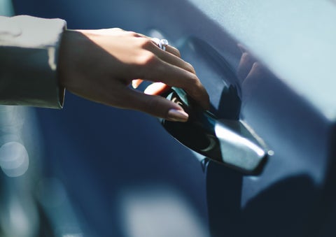 A hand gracefully grips the Light Touch Handle of a 2024 Lincoln Aviator® SUV to demonstrate its ease of use | Lincoln of Cutler Bay in Miami FL