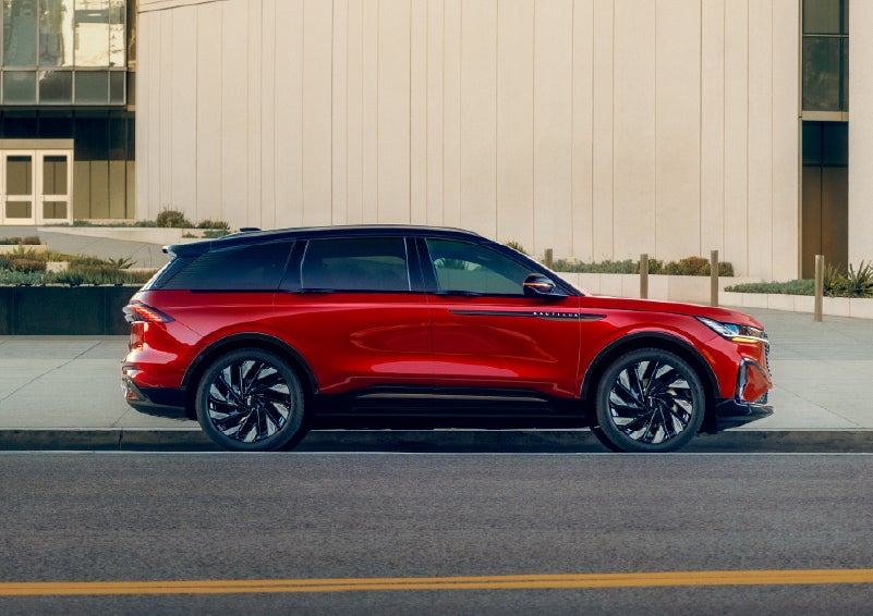 2025 Lincoln Nautilus® SUV with the available Jet Appearance Package and Hybrid transmission. | Lincoln of Cutler Bay in Miami FL