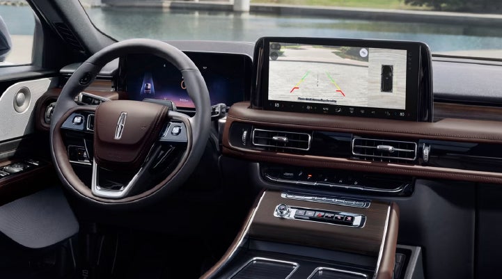 The backup camera of the 2027 Lincoln Aviator® SUV is displayed on screen. | Lincoln of Cutler Bay in Miami FL
