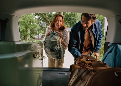 A couple loads luggage into the rear of a 2027 Lincoln Aviator® Black Label™ SUV..e 202 | Lincoln of Cutler Bay in Miami FL