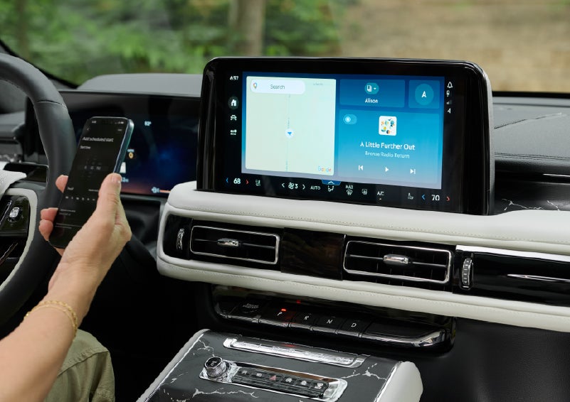 A person pairs thier phone with the center touchscreen of a 2027 Lincoln Aviator® Black Label™ SUV | Lincoln of Cutler Bay in Miami FL